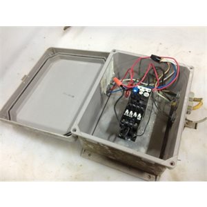BOITE ELECTRIQUE HERMETIQUE. 8X11X5POUVES