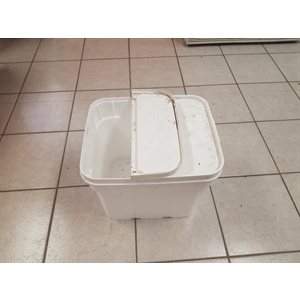 CONTENANT 44L, BOX CARRÉ PLASTIQUE BLANC 13PO X 16PO X 13PO