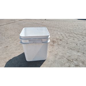 CONTENANT 0013L, PLASTIQUE 9PO X 9PO X 10PO AVEC COUVERCLE