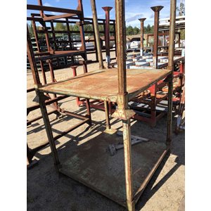 SUPPORT DE MÉTAL AVEC FOND EN ACIER 43PO X 46PO