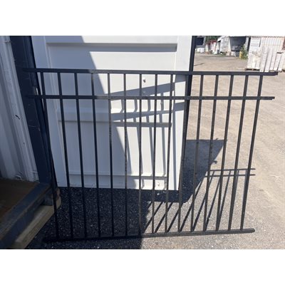 PANNEAU DE CLÔTURE LOGAN ALUMINIUM 54PO X 72PO - NOIR PANNEAU DE CLÔTURE LOGAN ALUMINIUM 54PO X 72PO - NOIR