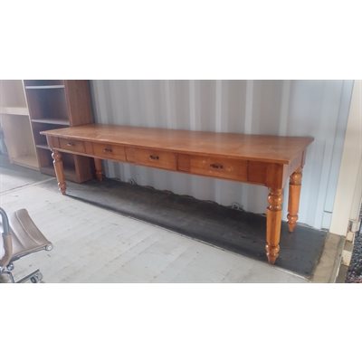 BUREAU EN BOIS 4 TIROIRS - 96PO X 27PO X 28PO HAUT