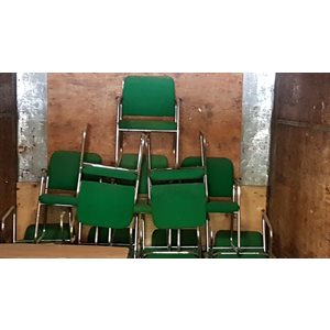 CHAISE DE MÉTAL VERTES