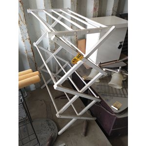 RACK A LINGE BLANC EN BOIS