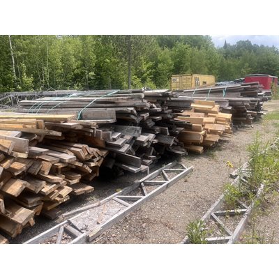 BOIS 02 X 06 X 12PI BRUT AVEC CLOU DIVERS FORMAT LIQUIDATION