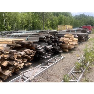 BOIS 02 X 06 X 12PI BRUT AVEC CLOU DIVERS FORMAT LIQUIDATION