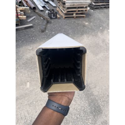 SECTION DE RAMPE DE PVC POTEAU 5PO X 5PO X 120PO - BLANC SECTION DE RAMPE DE PVC POTEAU 5PO X 5PO X 120PO - BLANC