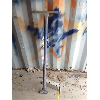 MANCHE AVEC POIGNE ACIER, TUBE 1 3 / 4 PO X 48 PO MANCHE AVEC POIGNE ACIER, TUBE 1 3 / 4 PO X 48 PO
