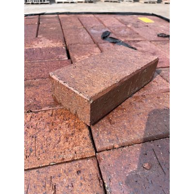 BRIQUE DE PAVÉ UNI ROUGE - 7PO X 4PO X 2 1 / 4PO BRIQUE DE PAVÉ UNI ROUGE - 7PO X 4PO X 2 1 / 4PO
